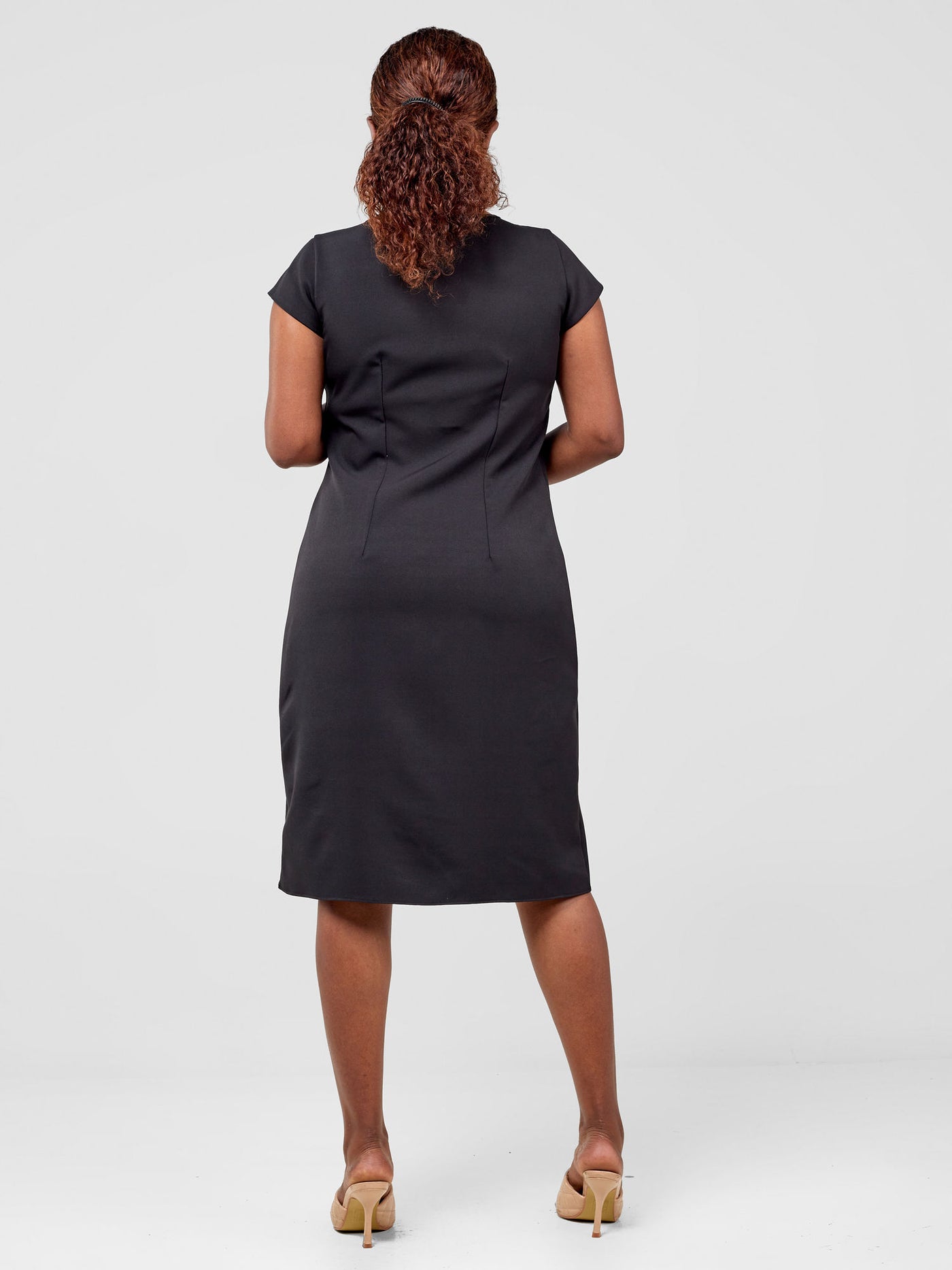 Vivo Pendo Cap Sleeve Shift Dress - Black