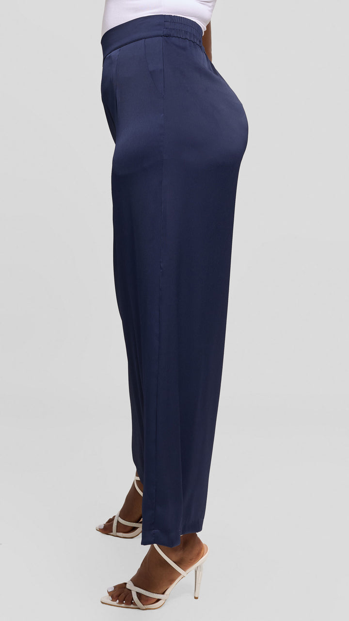 Vivo Wide Leg Pants in Textured Satin - Navy Blue