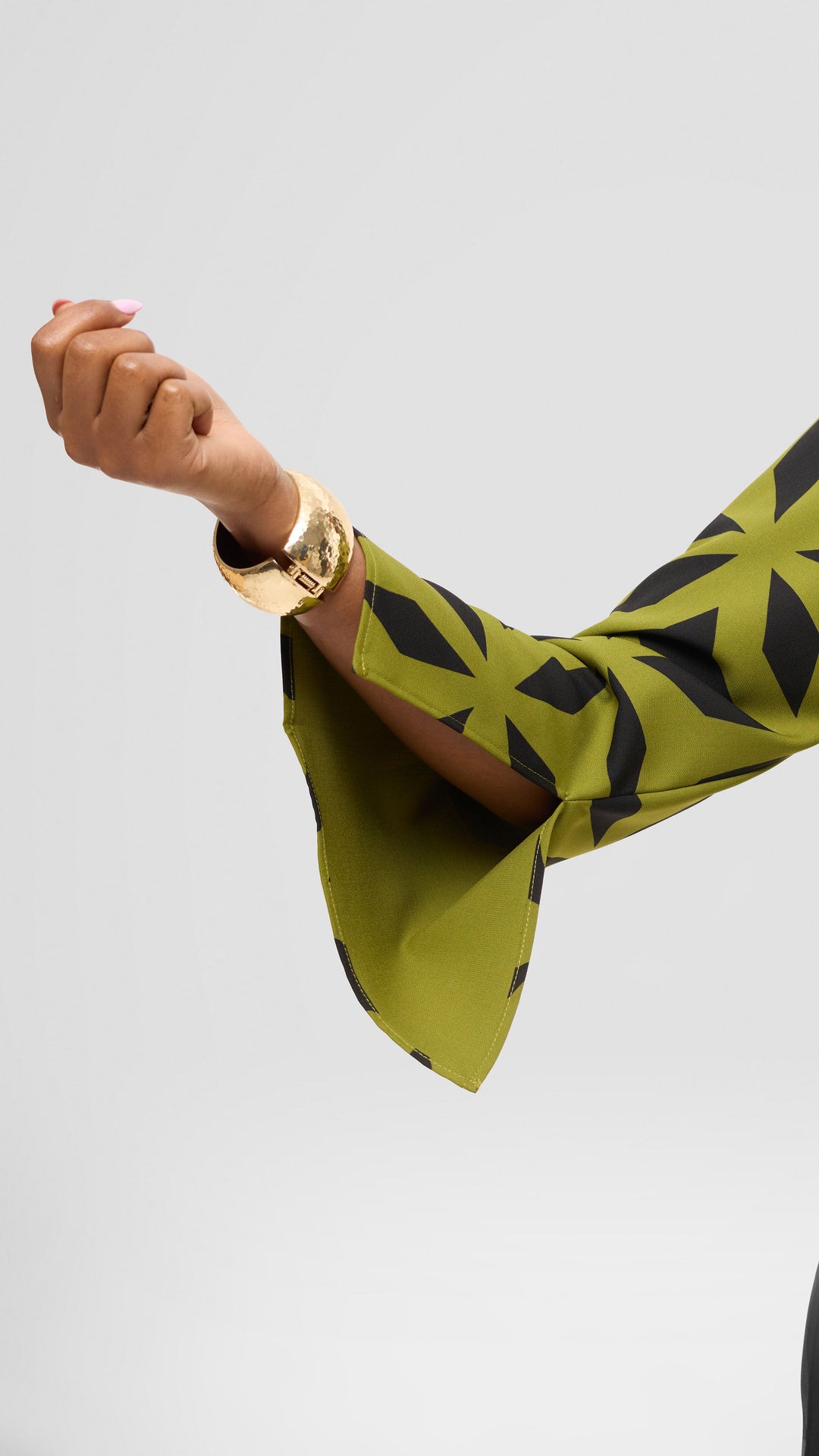Vivo Jamila Slit Sleeve Dress in Crepe - Olive / Black Ula Print