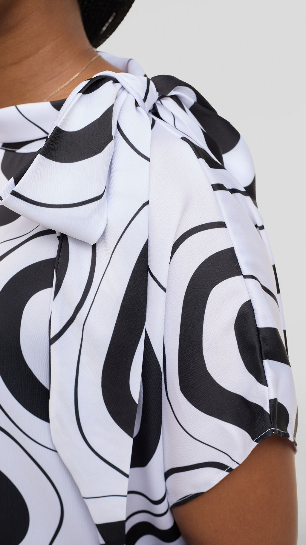 Vivo Takali Tunic Top in Textured Satin - White / Black Laisa Print