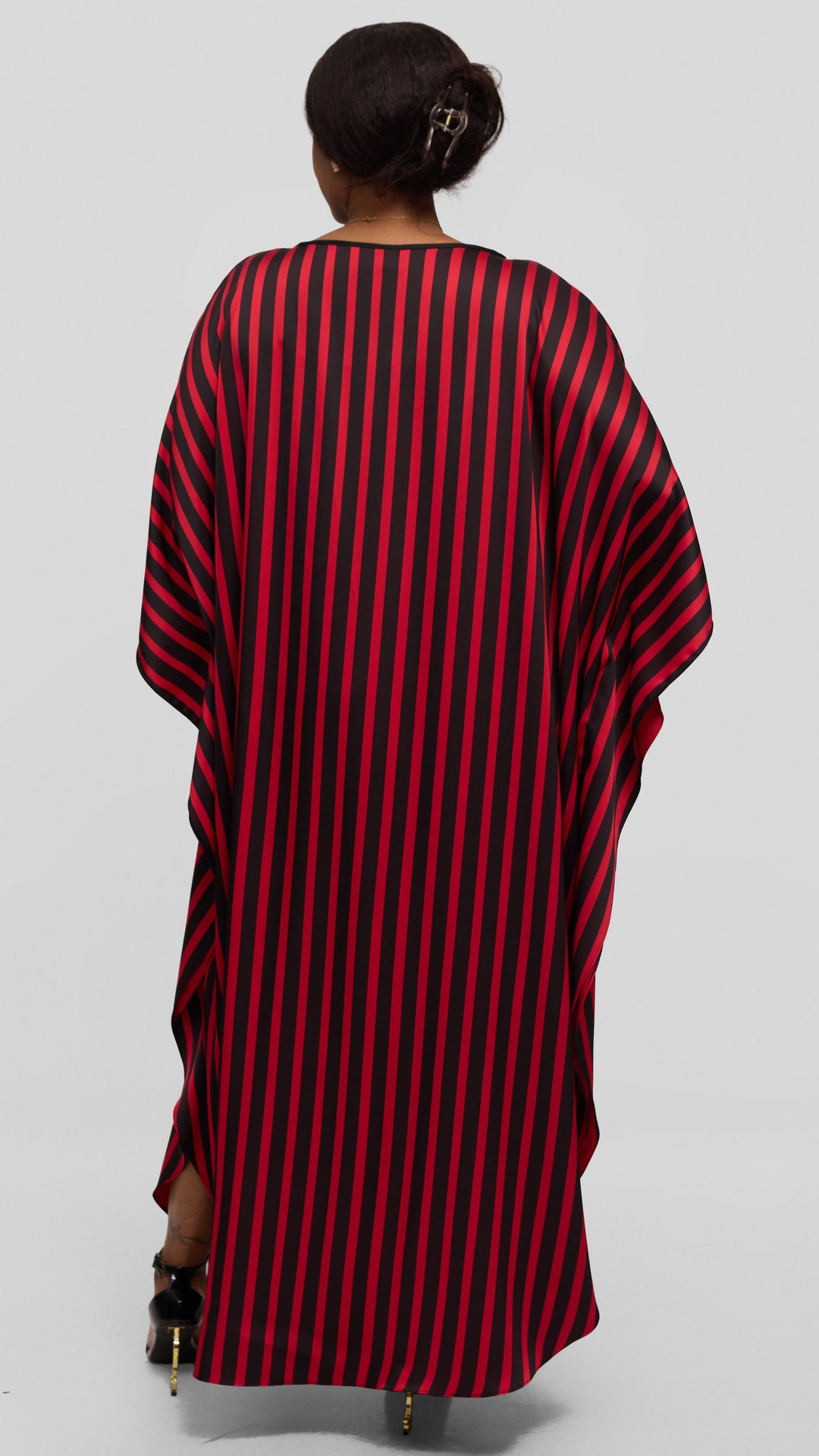 Vivo Amai Round Neck Maxi Kaftan in Satin - Red / Black Stripes