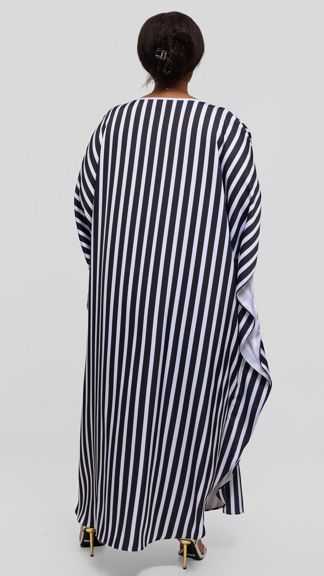 Vivo Amai Round Neck Maxi Kaftan in Satin - White / Black Stripes