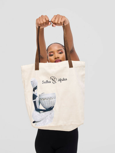 Sulha Afrika Squatting Lady Tote Bag - Cream White - Shopzetu