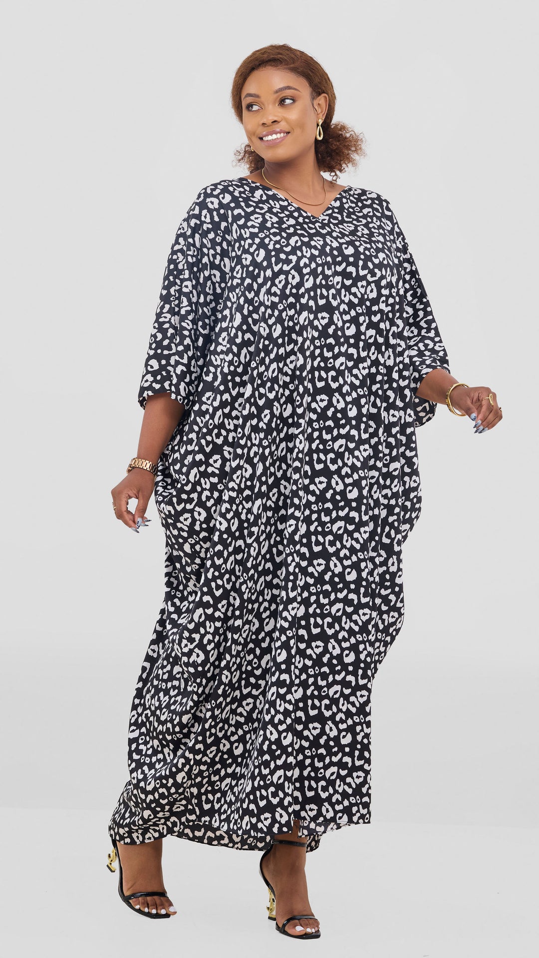 Vivo Keza V Neck Maxi Kaftan In Satin - Black / White Print