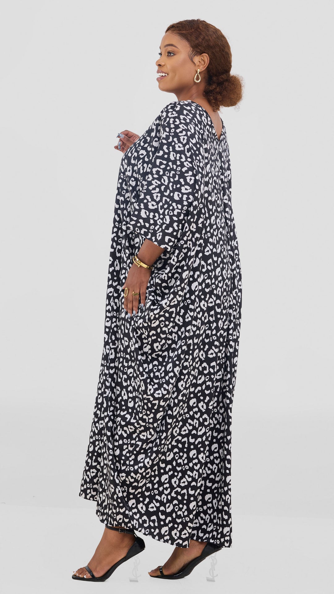 Vivo Keza V Neck Maxi Kaftan In Satin - Black / White Print