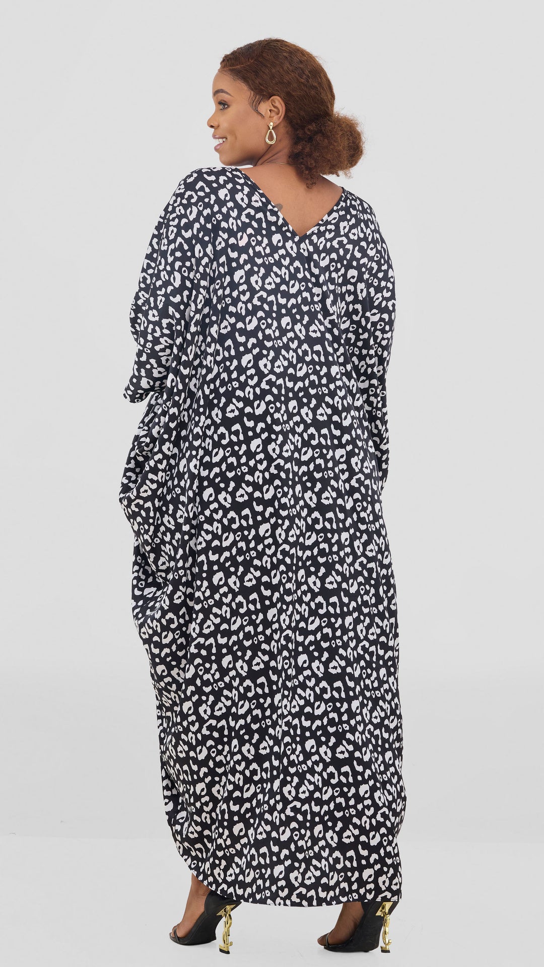 Vivo Keza V Neck Maxi Kaftan In Satin - Black / White Print