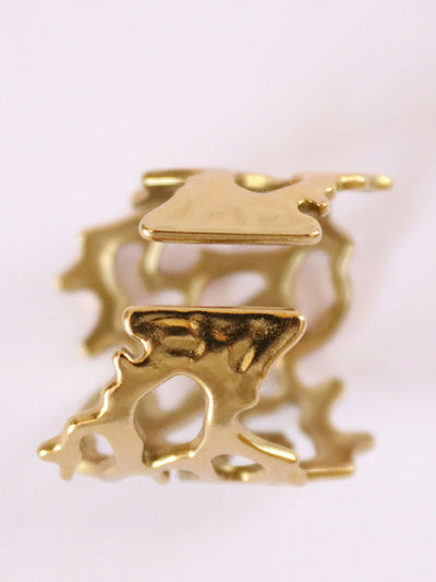back view of 18k gold plated flowy ring