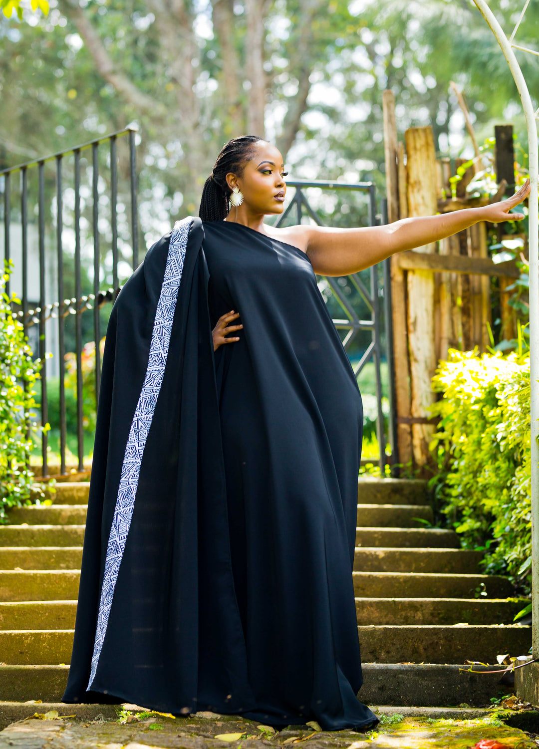 African Yuva Nakshi Gown - Black