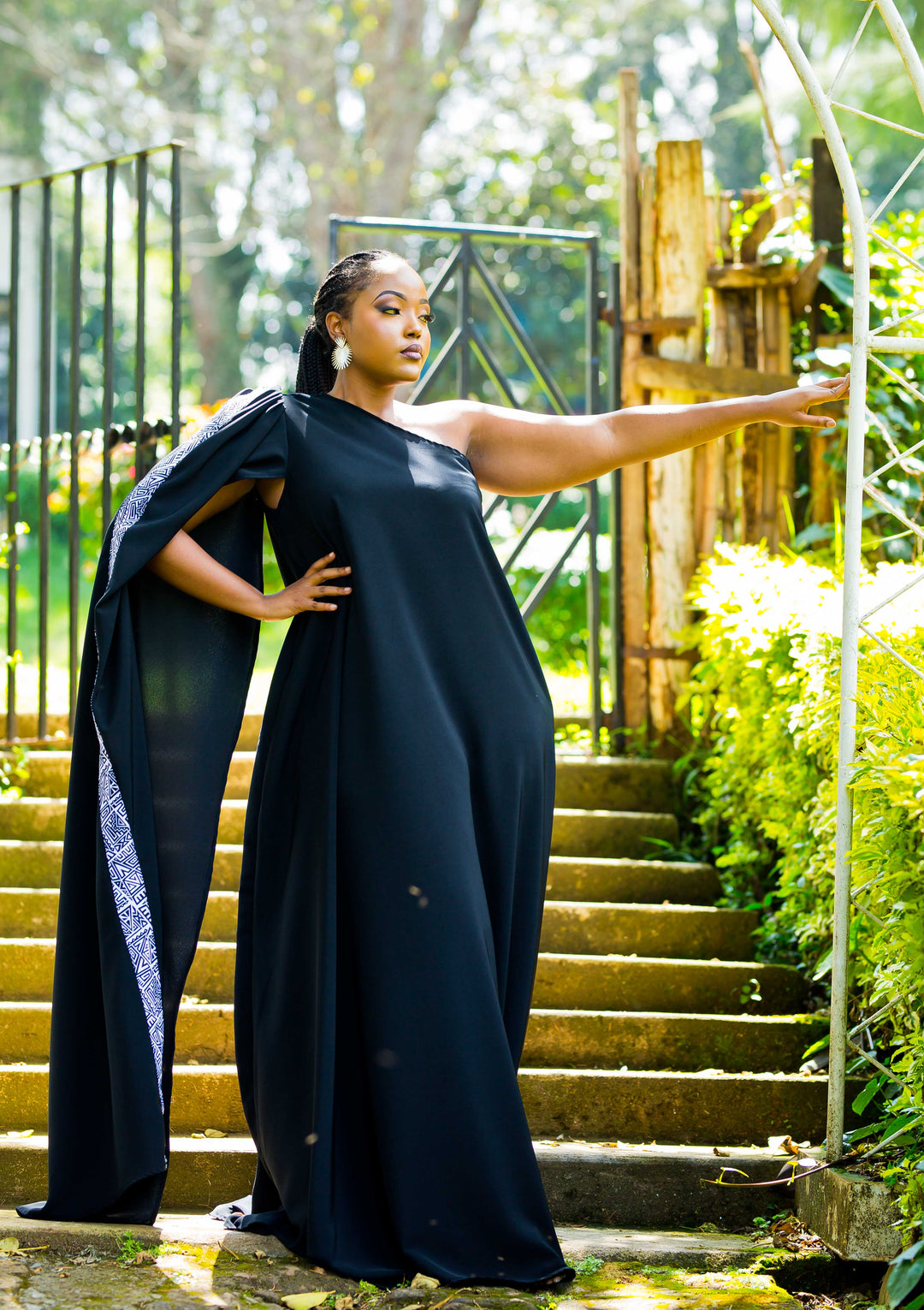 African Yuva Nakshi Gown - Black