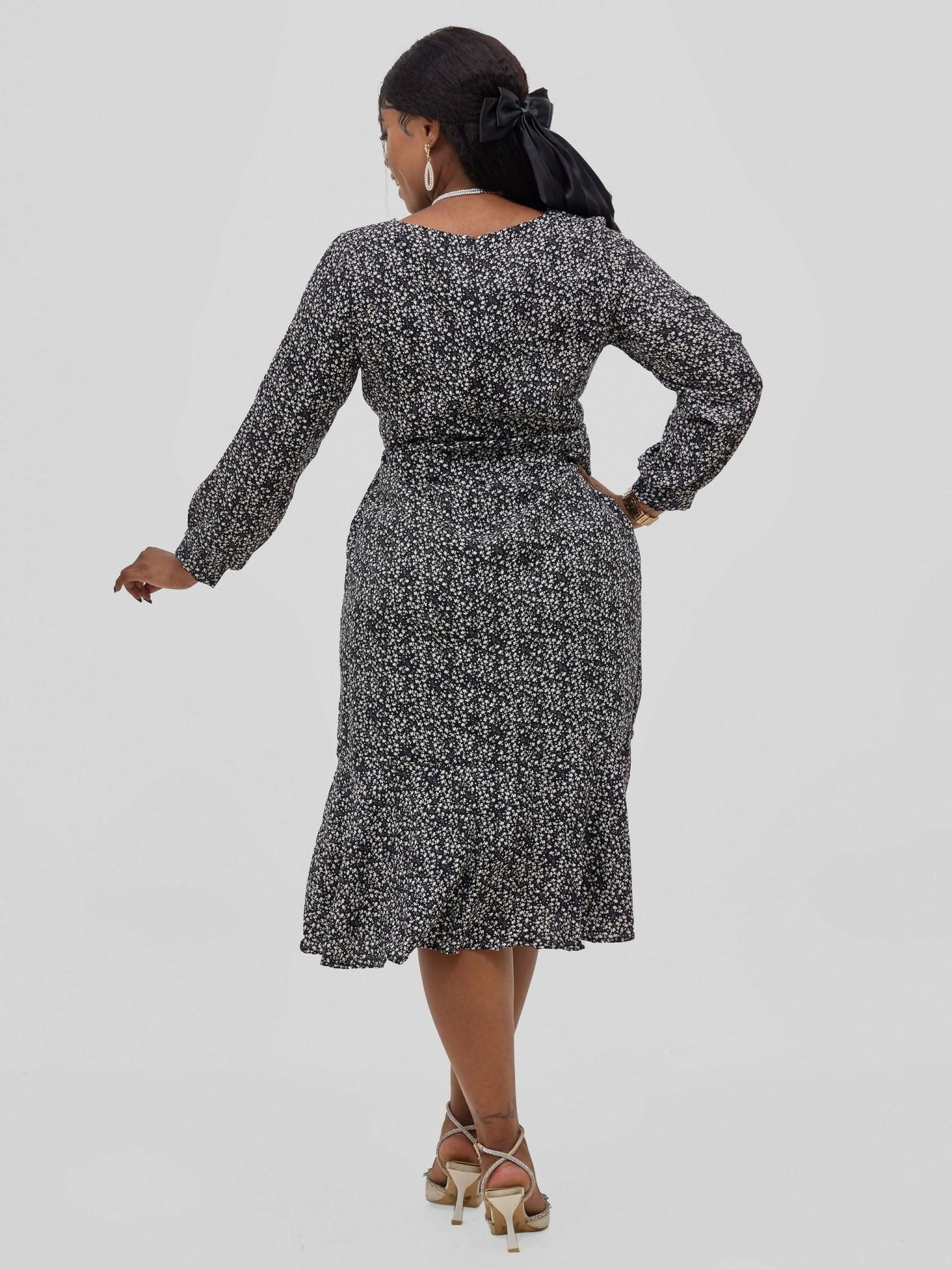 Hessed Square Neck Long Sleeves Floral Print Fit & Flare Dress - Black - Shopzetu