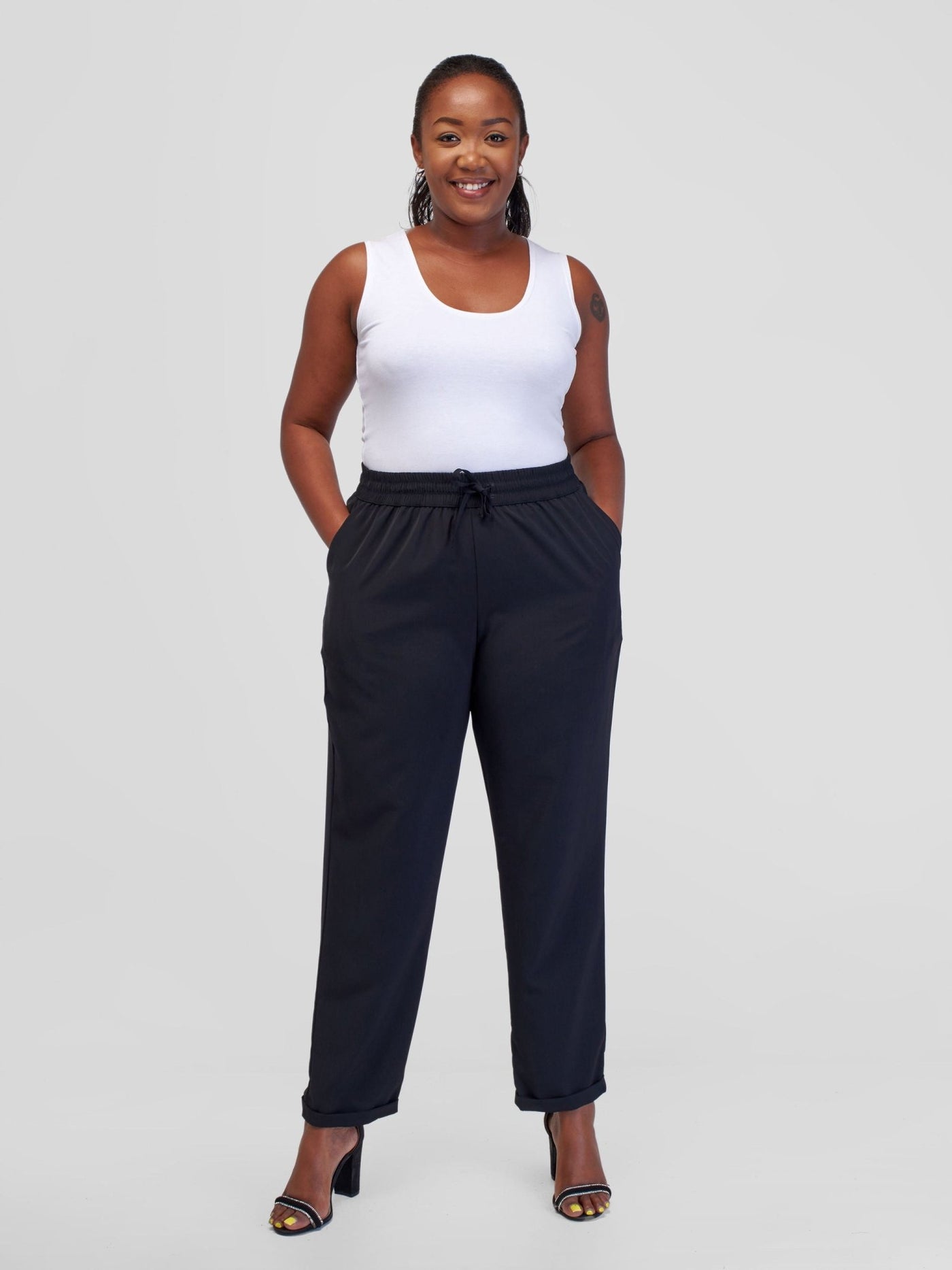 Vivo Ava Tapered Pants - Black - Shopzetu