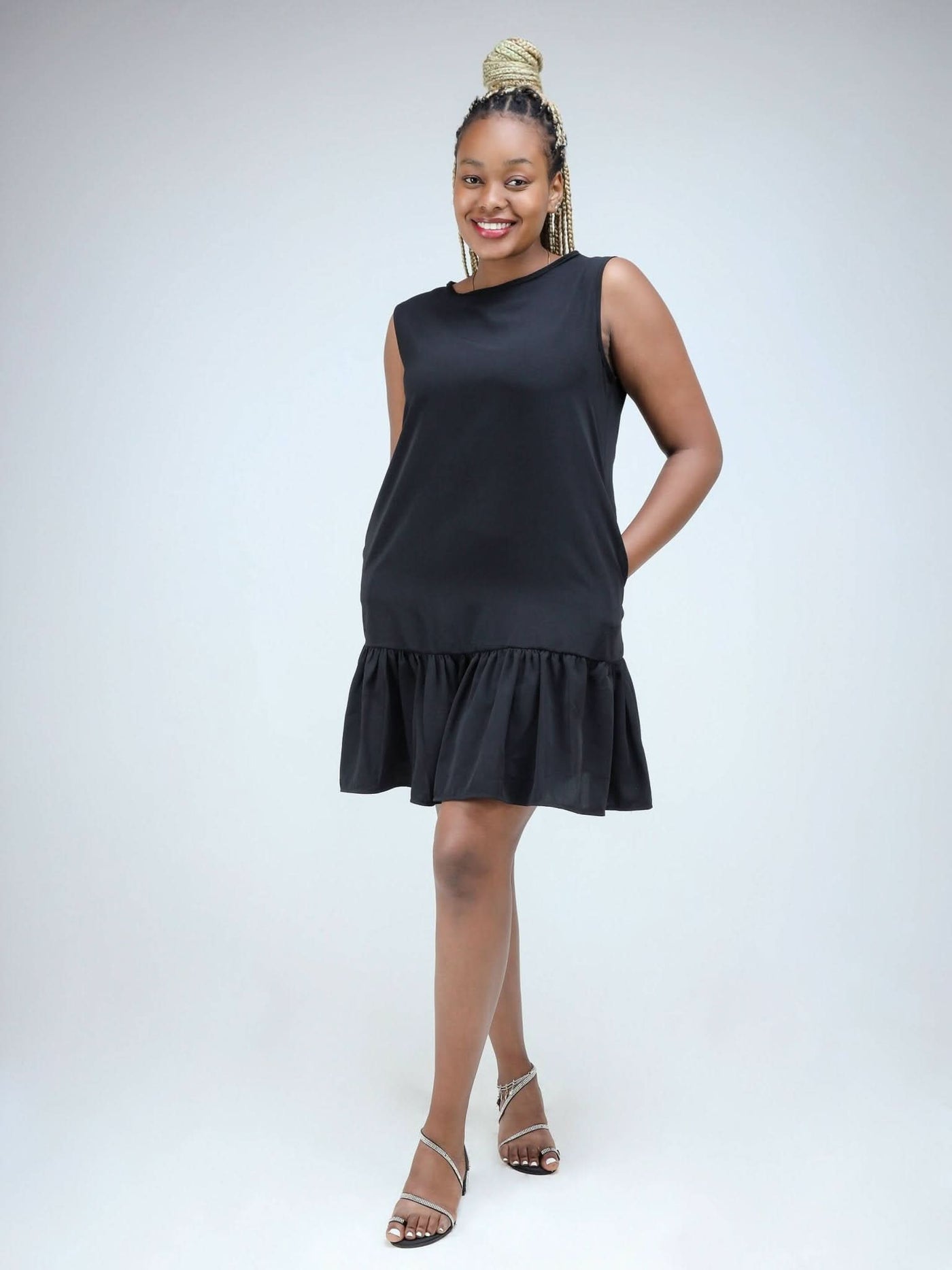 Phyls Collections Leila Sleeveless Shift Knee Length Dress - Black - Shopzetu